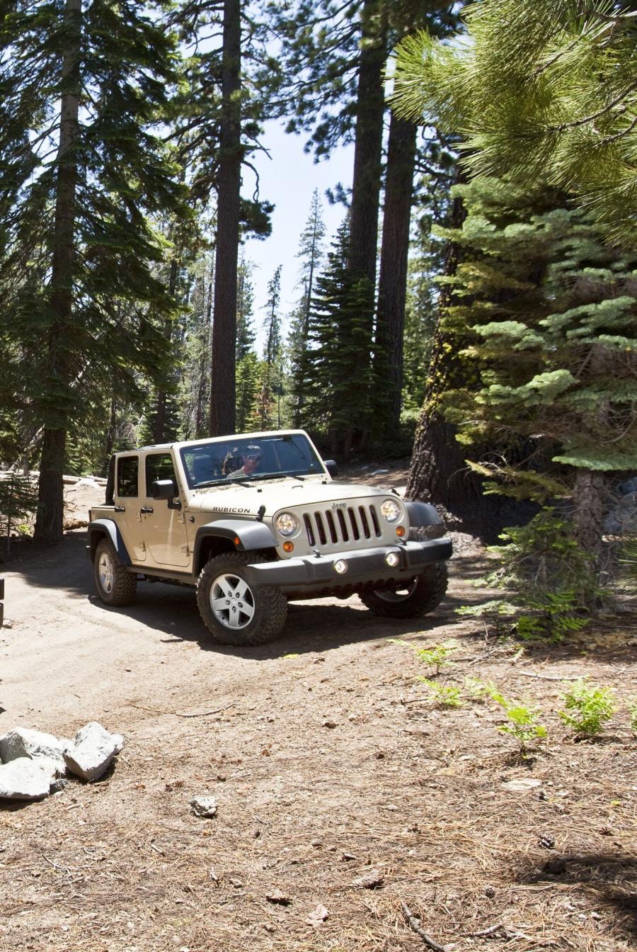  Jeep Wrangler Unlimited Rubicon 2012 года  (фото 18 из 18)